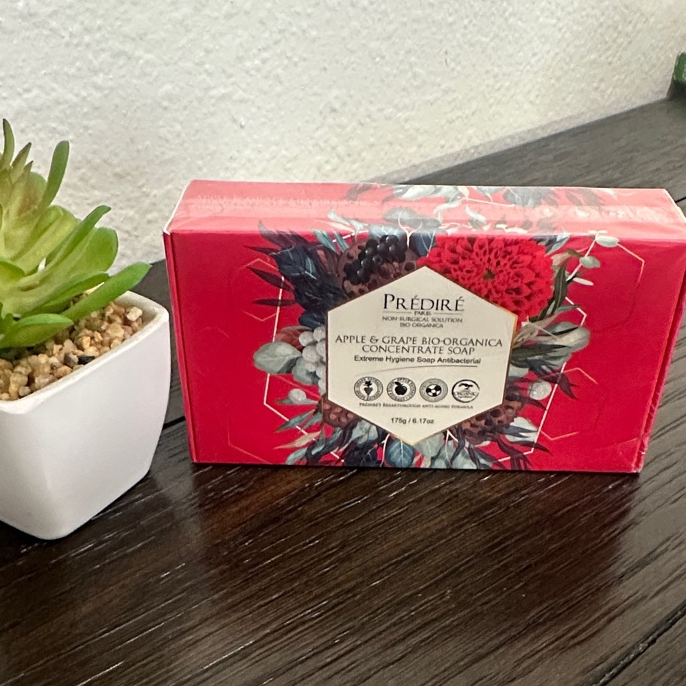 Prédiré Apple & Grape Concentrate Soap - Red